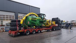 john deere 7180 self propelled forage harvester lowbed transport europe