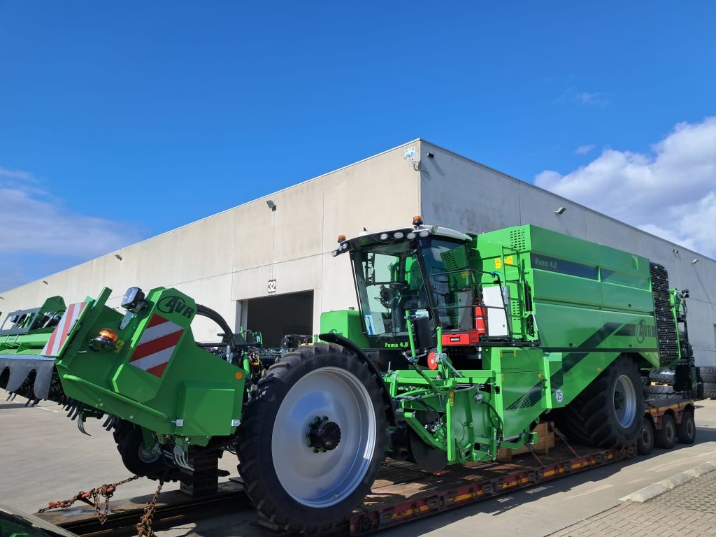 lowbed transport avr puma 4 0 self propelled potato harvester europe