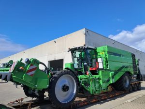 lowbed transport avr puma 4 0 self propelled potato harvester europe