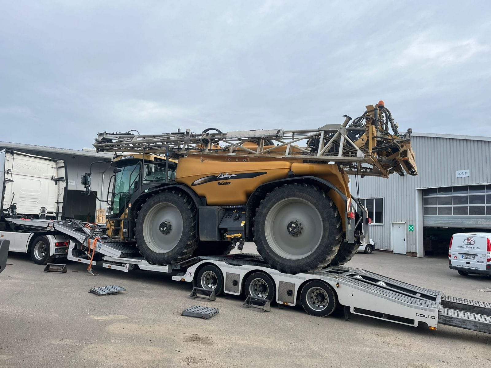 lowbed transport challenger rogator self propelled sprayer eu